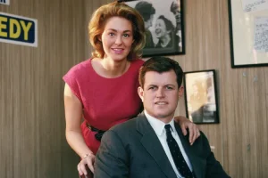 Joan Kennedy, Ted Kennedy, Kennedy family, Camelot era, Joan Kennedy death, Joan Kennedy obituary, Kennedy dynasty, political families, American history, Massachusetts politics, Kennedy legacy, U.S. politics, celebrity deaths, historical figures, Camelot legacy